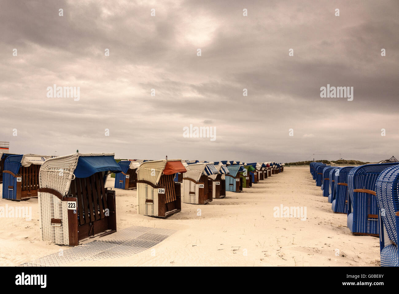 Liegestühle am Strand Wanemunde Stil Deutschland Stockfoto