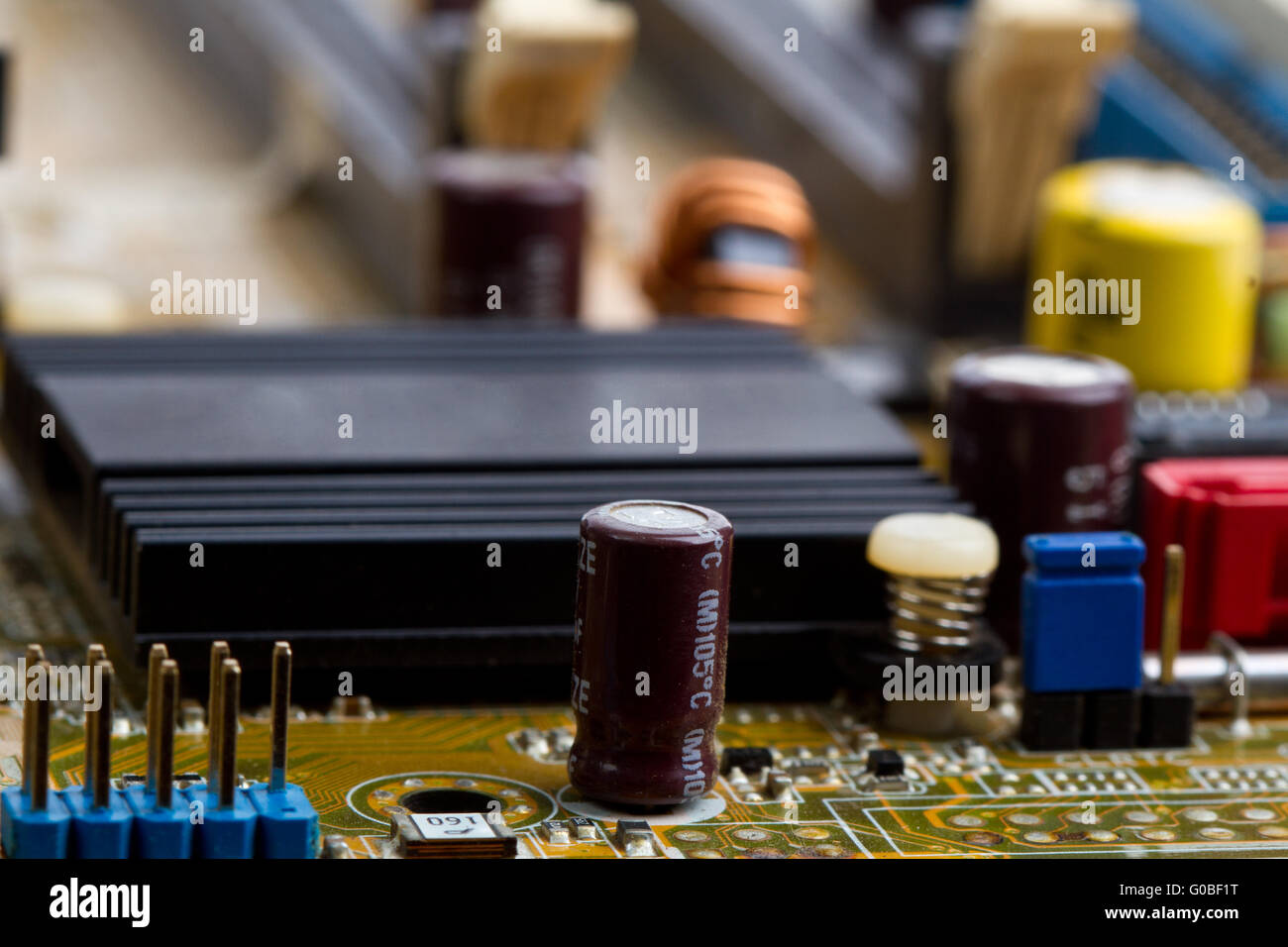 Mikrochips Montage auf der Leiterplatte-Makro Stockfoto