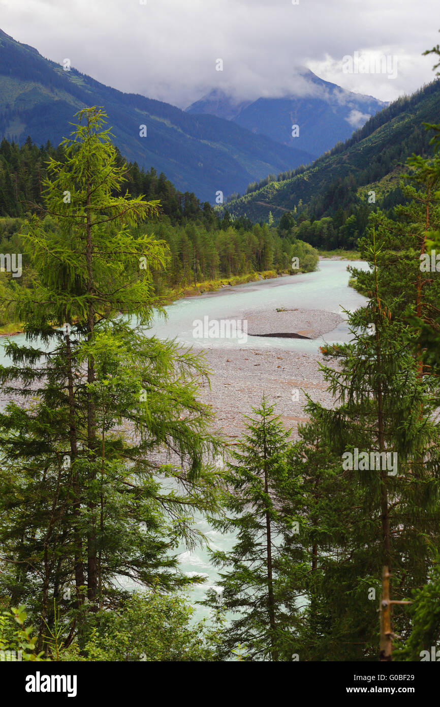 Wilde Flusslandschaft der Tiroler Lech, Österreich Stockfoto