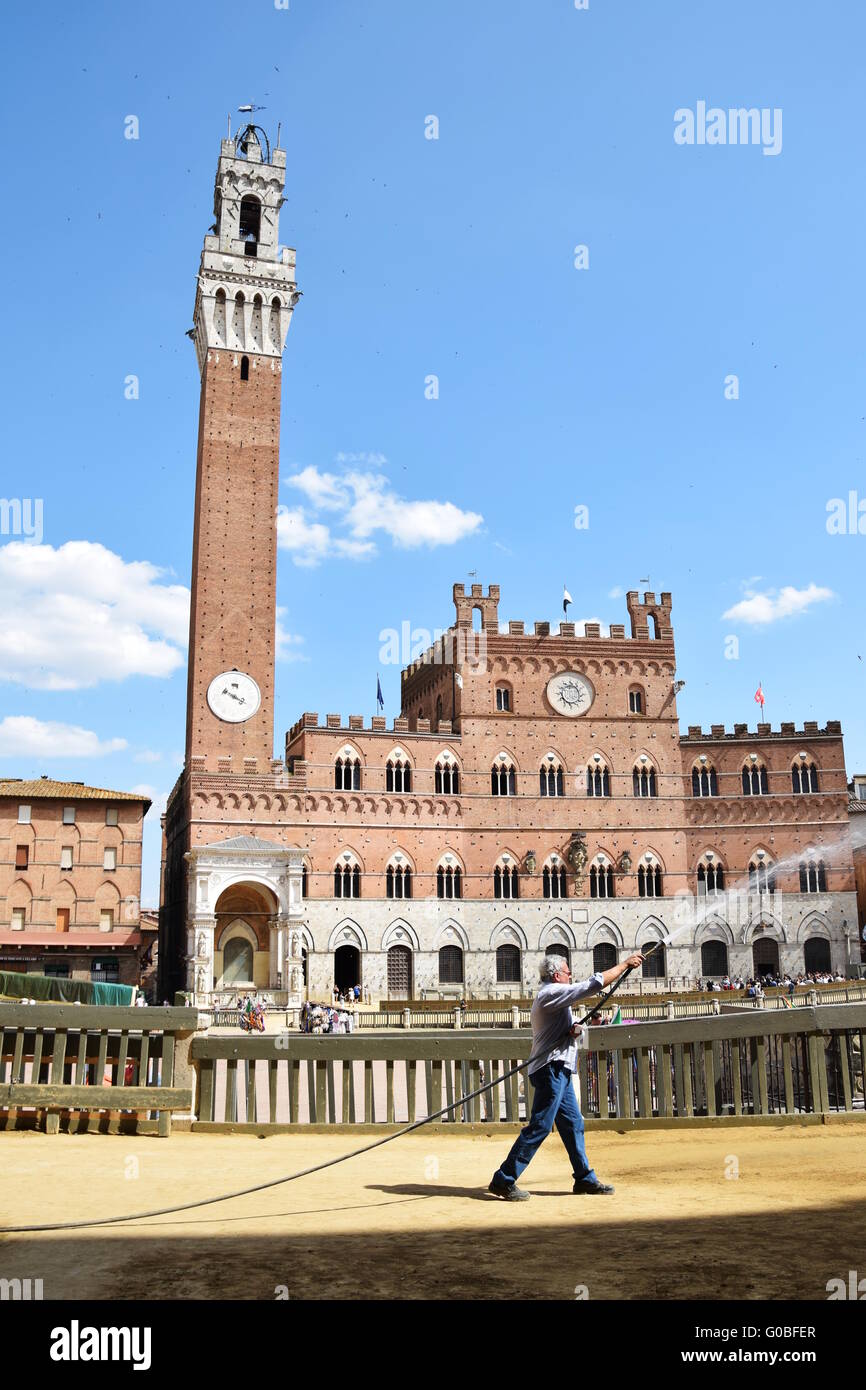 Vorbereitung für Pferderennen Siena Toskana - Italien Stockfoto