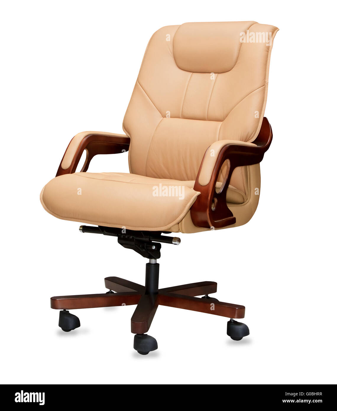 Der Bürostuhl aus beigem Leder. Isoliert Stockfoto