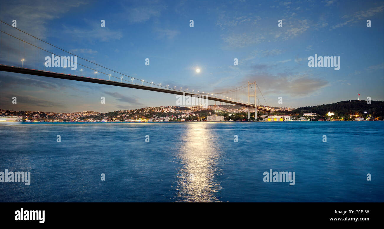 Bosporus-Brücke in der Nacht. Istanbul. Turkei. Stockfoto