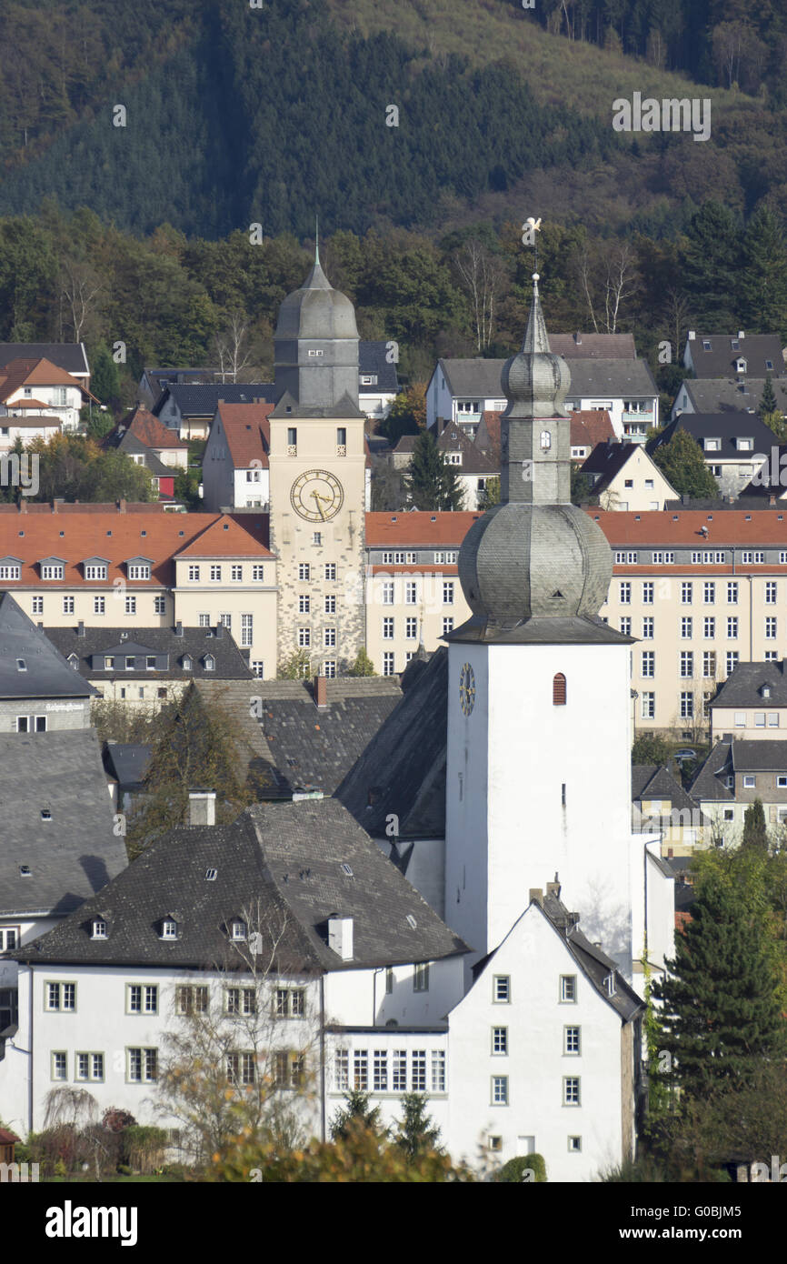 Kirche St. Georg mit Glockenturm in Arnsberg, Keim Stockfoto
