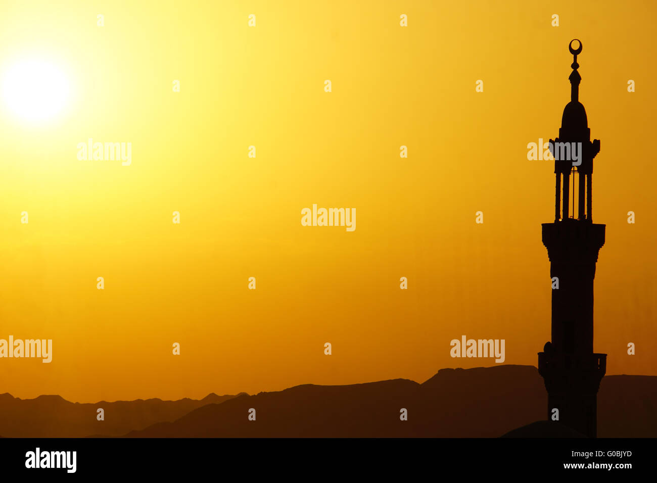 Sonnenuntergang über Moschee in Ägypten Stadt von el quesir Stockfoto