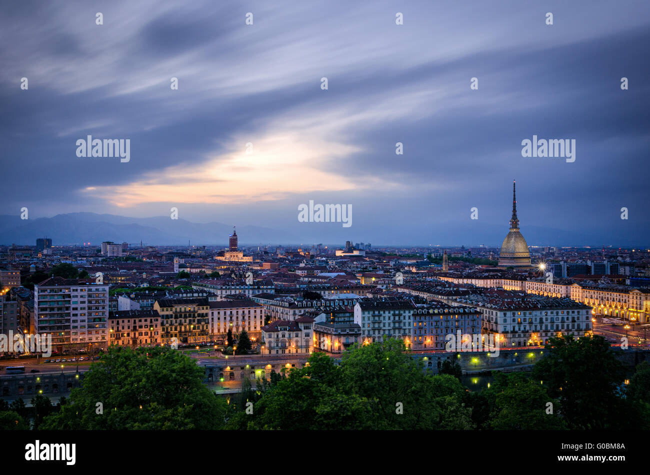 Turin (Torino), high-Definition-Panorama in der Dämmerung Stockfoto