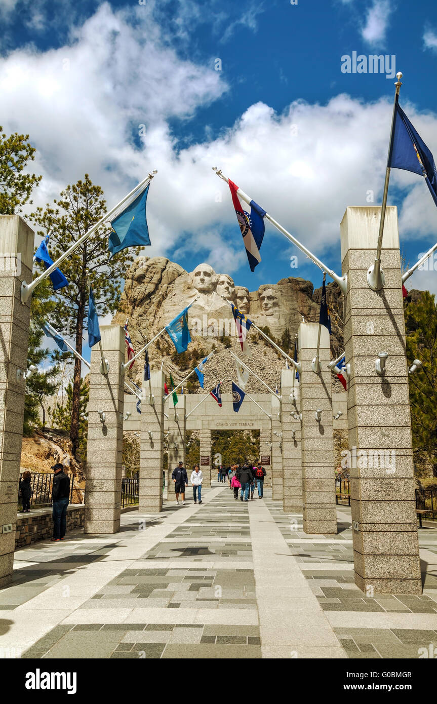Mount Rushmore Monument mit Touristen in der Nähe von Keystone, SD Stockfoto