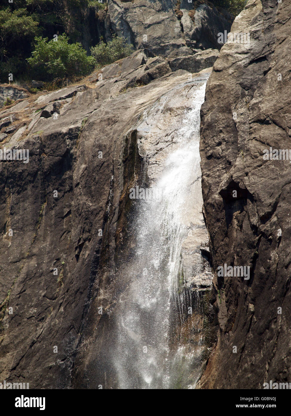 Niedriger fällt Wasser Felsen Granit Yosemite Nationalpark Stockfoto