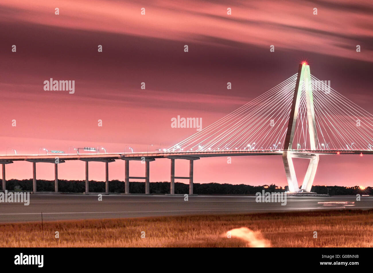 Der Arthur Ravenel Jr.-Brücke verbindet Charleston, Mount Pleasant in South Carolina. Stockfoto