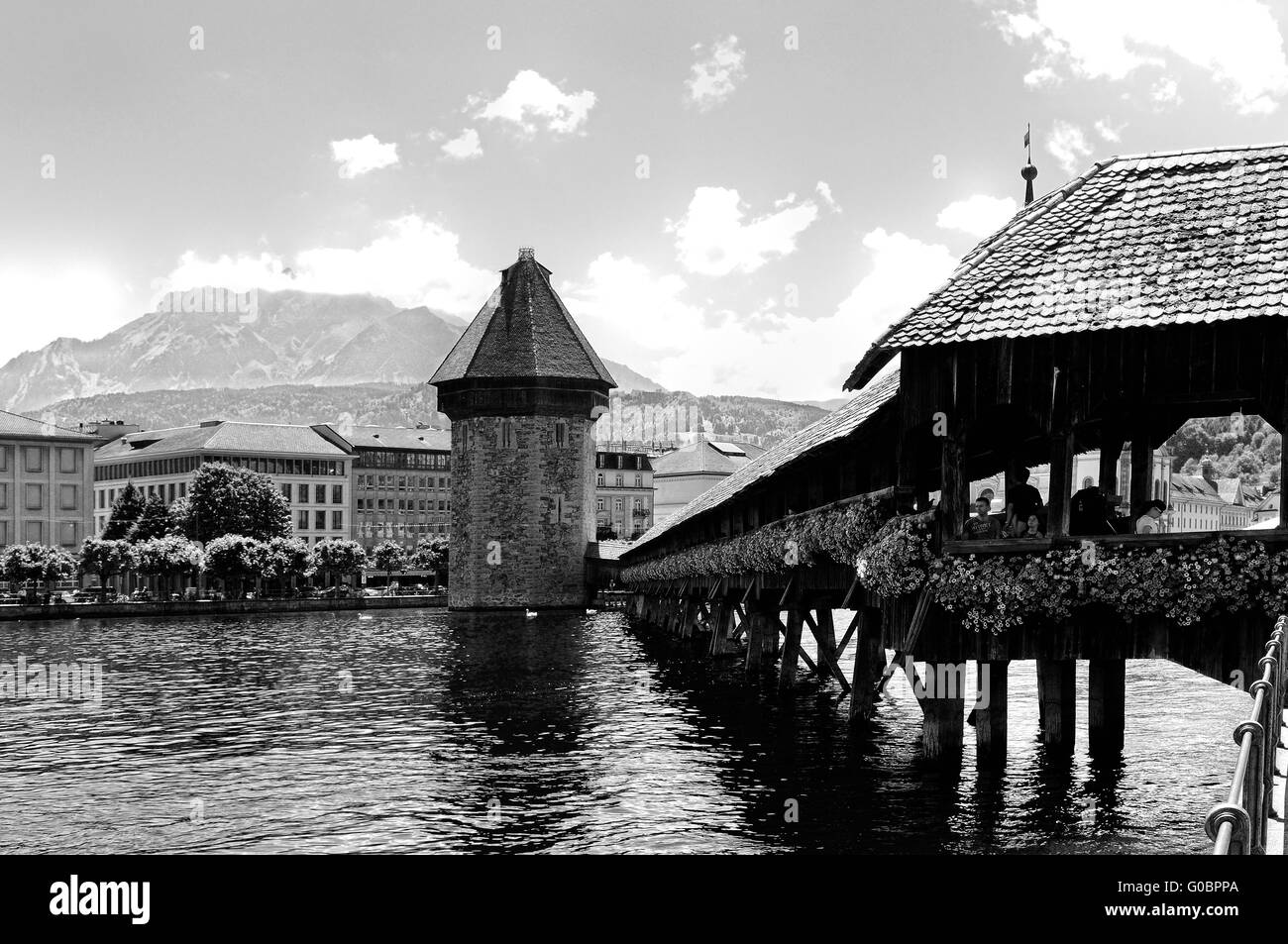 Luzerner Kapellbrücke und Wasserturm der Schweiz Stockfoto