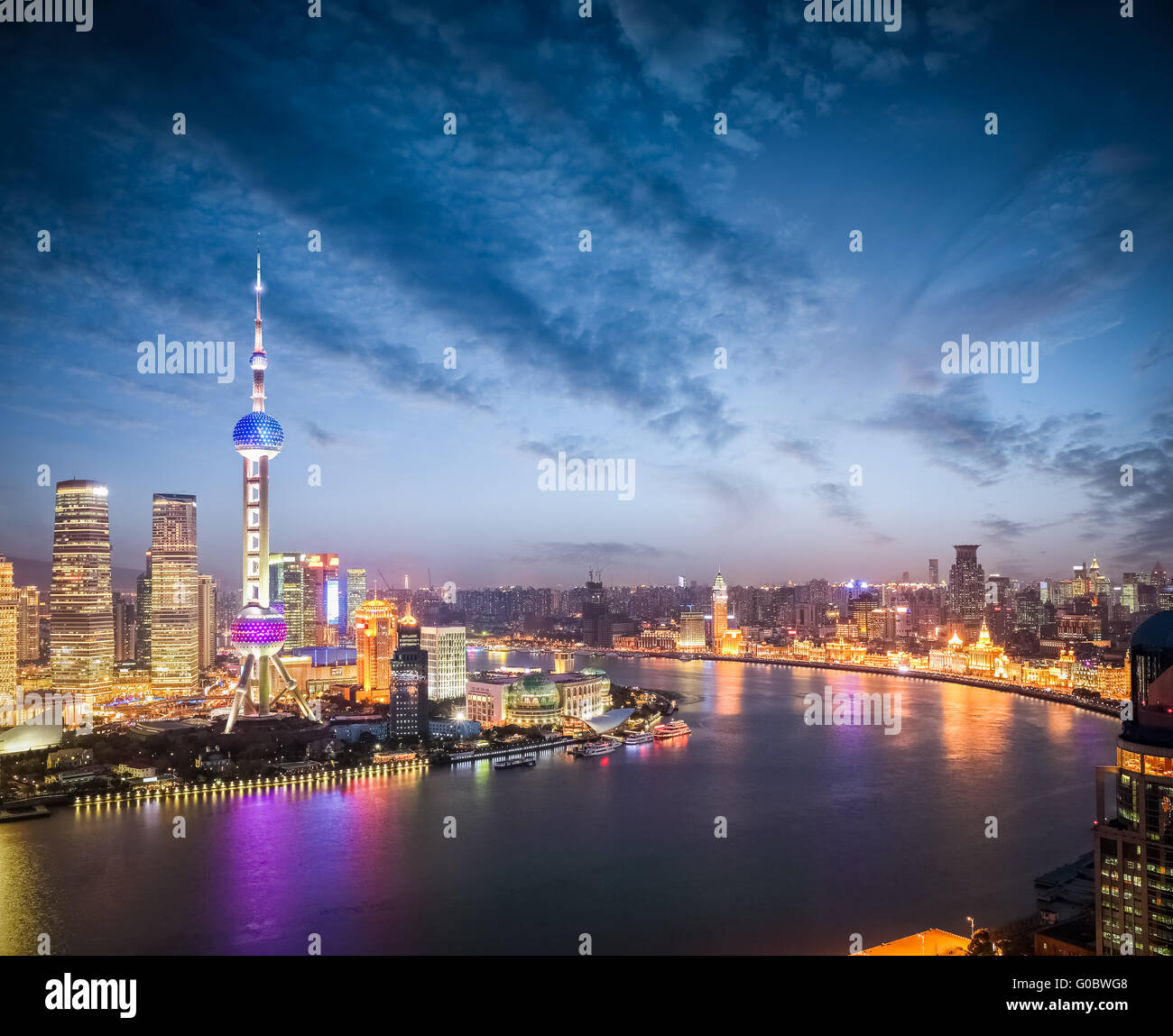 die schöne Landschaft in shanghai bei Einbruch der Dunkelheit Stockfoto