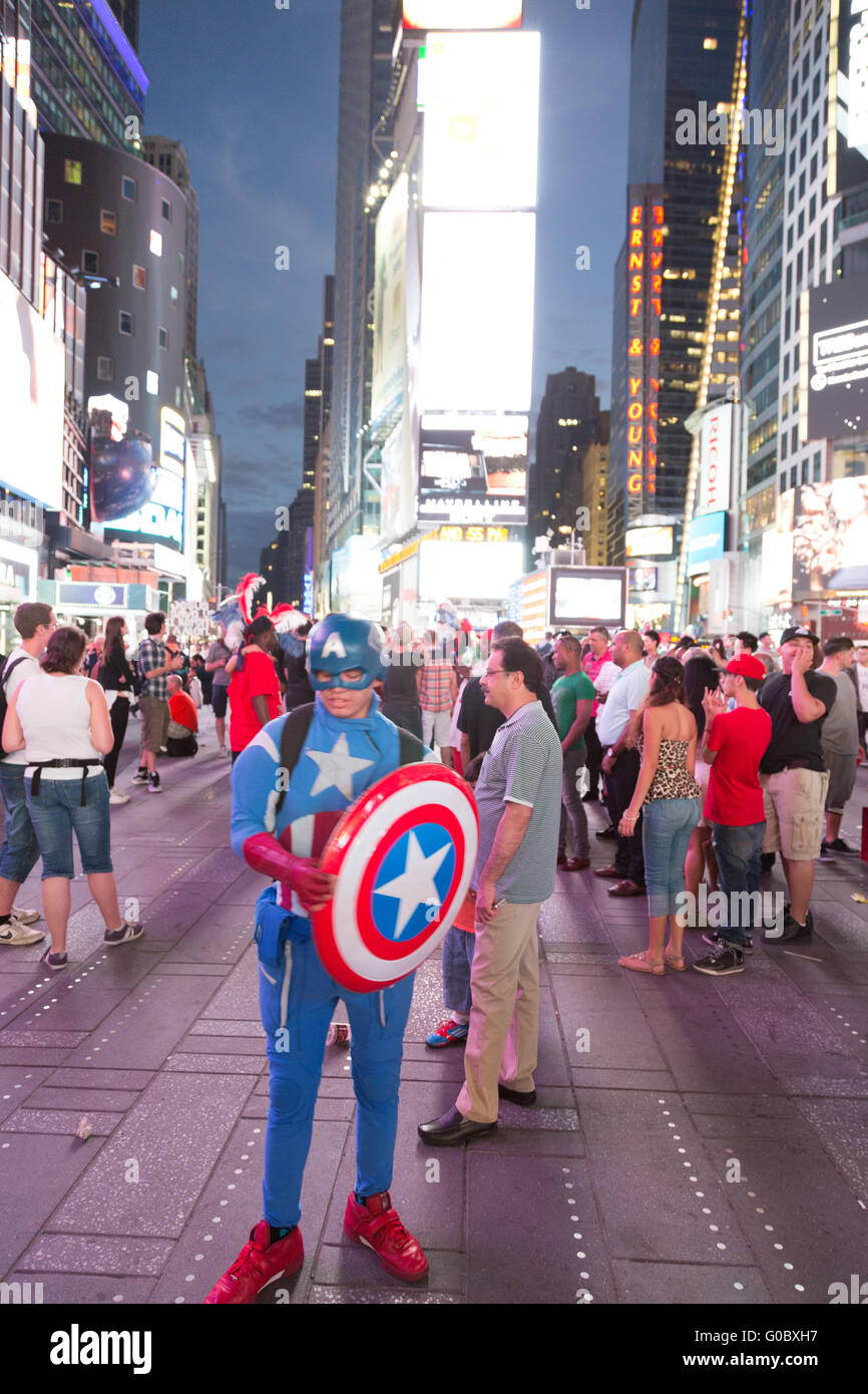 Captain America auf dem Times Square Stockfoto