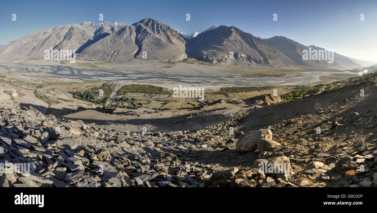 Malerischen Panorama des Tals auf kargen Landschaft in Tadschikistan an sonnigen Tag Stockfoto
