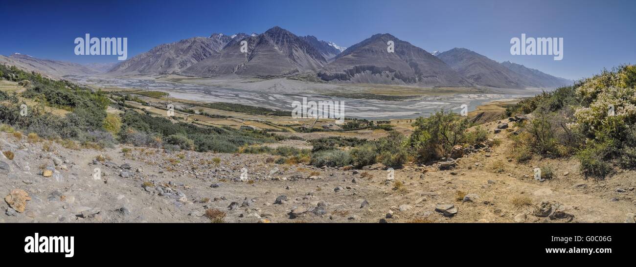 Malerischen Panorama des Tals auf kargen Landschaft in Tadschikistan an sonnigen Tag Stockfoto