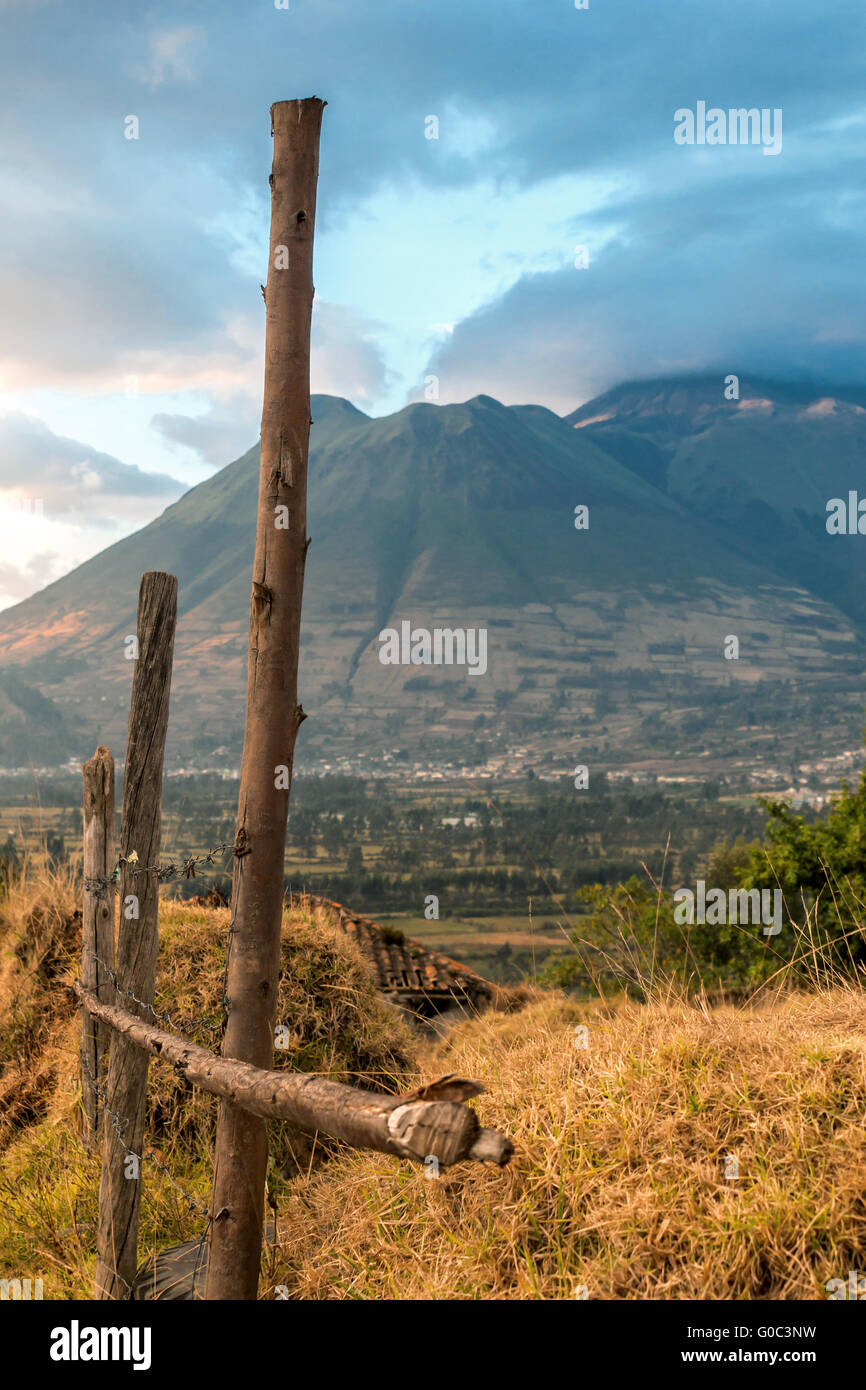 Blick auf den Vulkan Imbabura in die ecuadorianische und Stockfoto