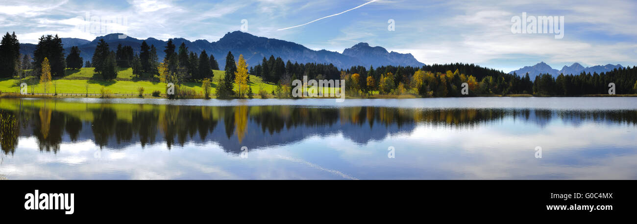 Panorama-Landschaft in Bayern mit Alpen Berge Stockfoto