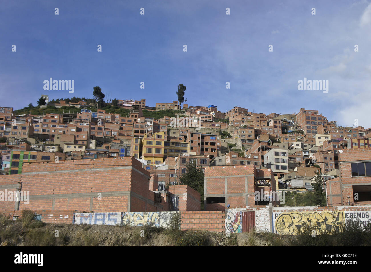 Bolivien, La Paz, Blick auf Ziegel Häuser Hügel Stockfoto