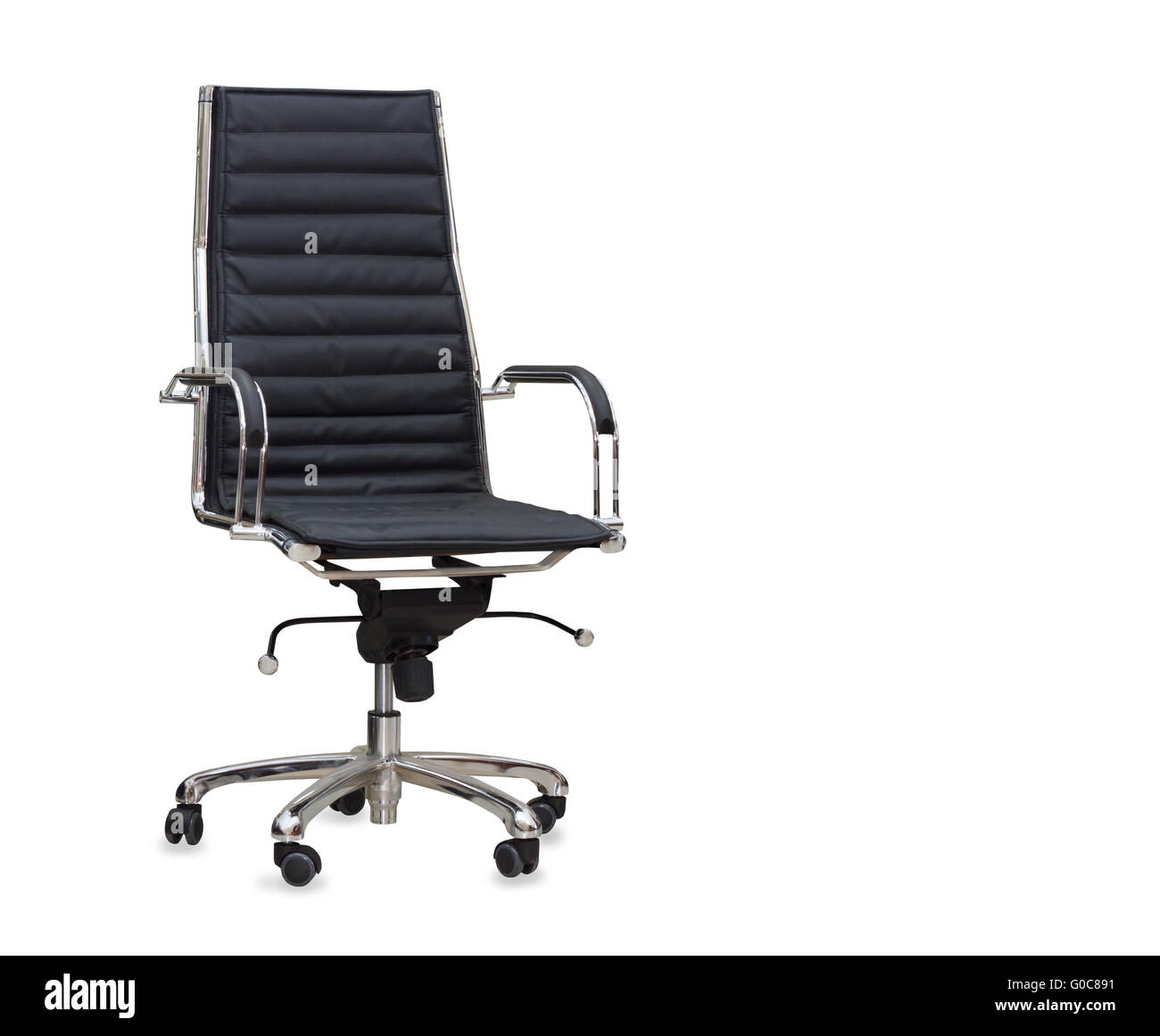 Der Bürostuhl aus schwarzem Leder. Isoliert Stockfoto