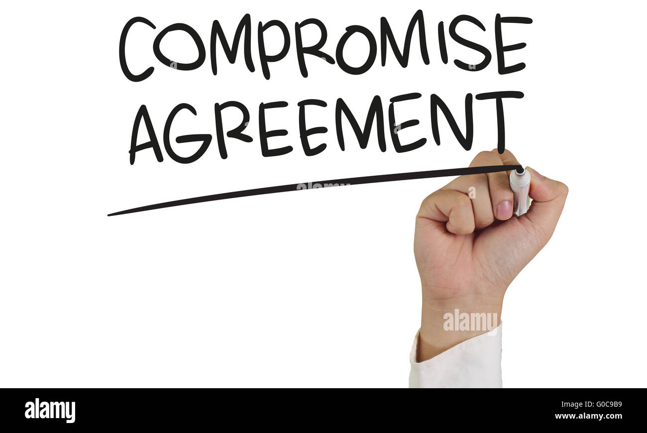 Business Konzept Bild von einer Hand mit Marker und schreiben Kompromissvereinbarung isoliert auf weiss Stockfoto