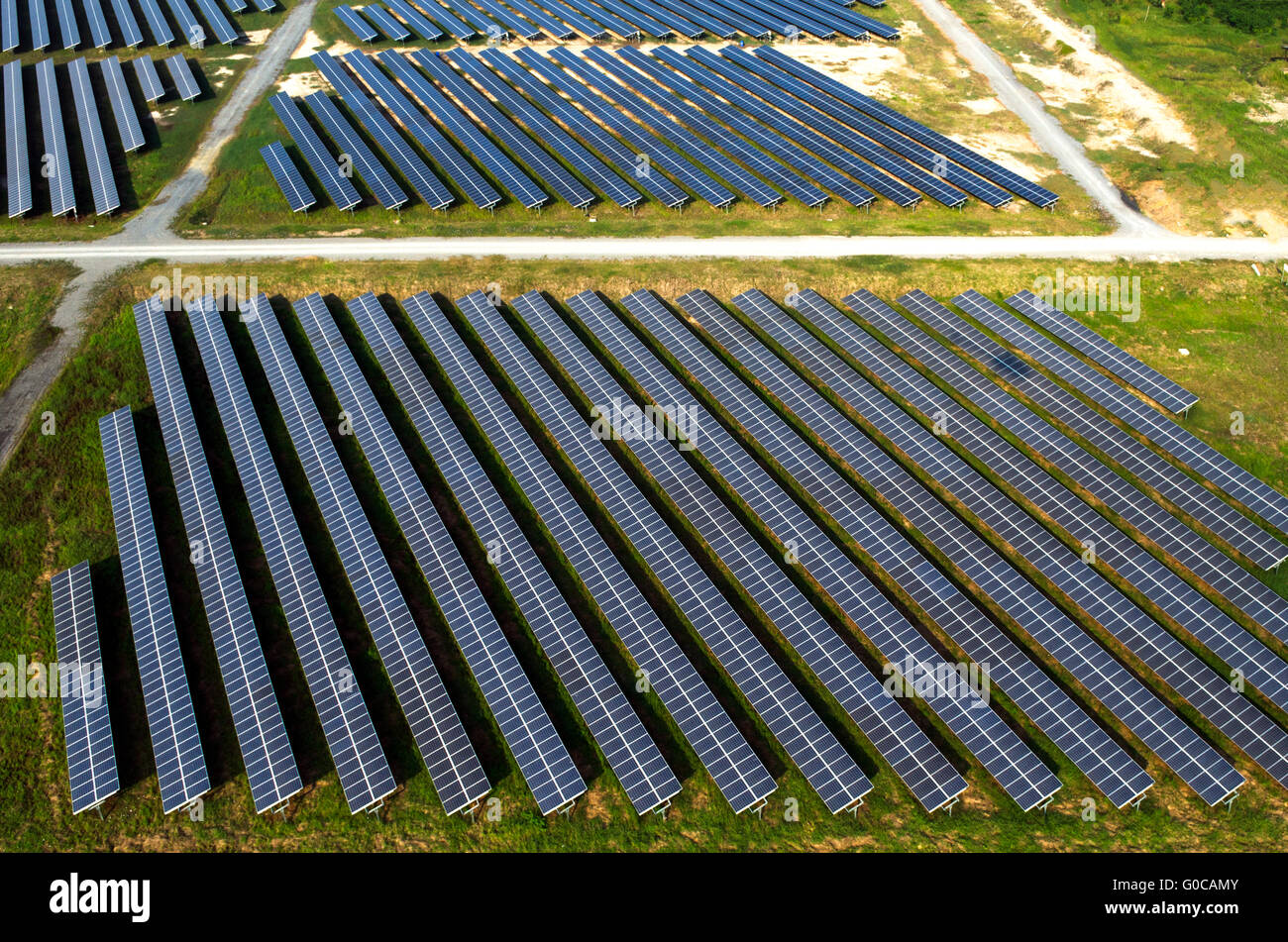 Solarpark, Solarzellen Luftbild Stockfoto