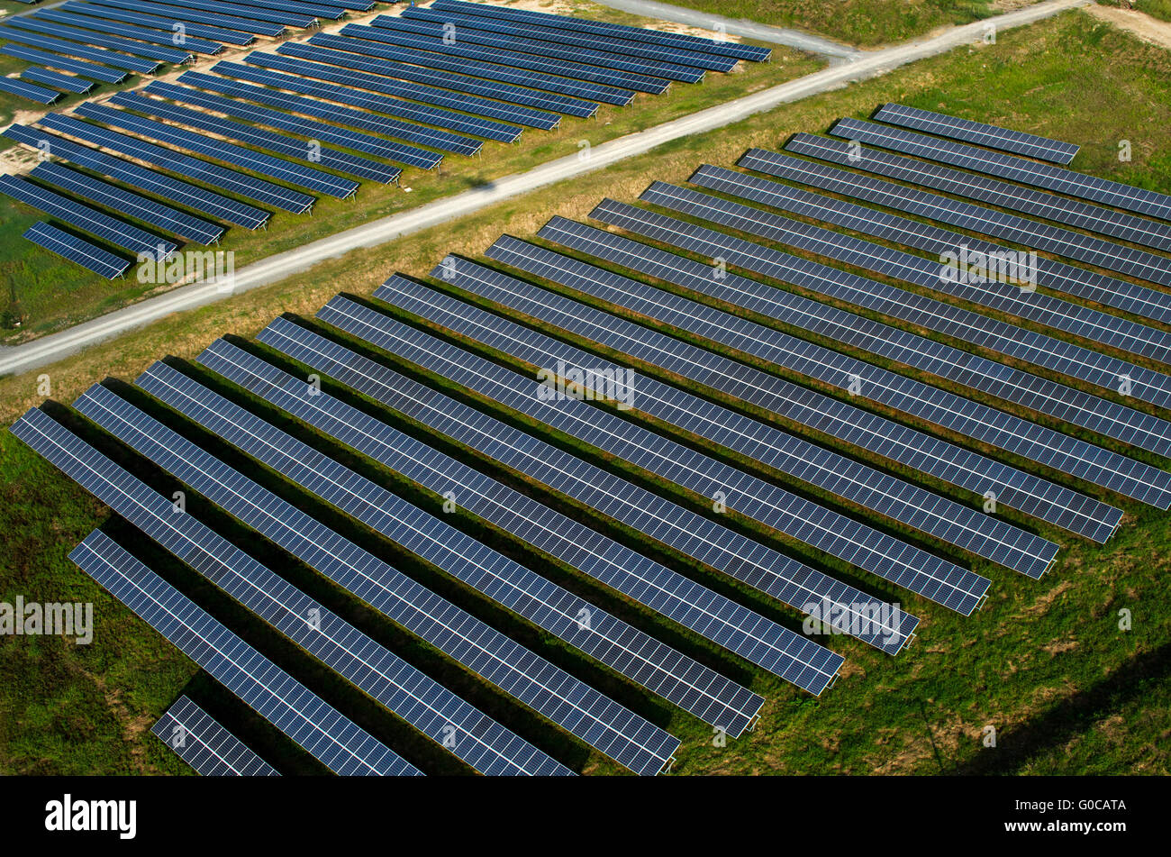 Solarpark, Solarzellen Luftbild Stockfoto