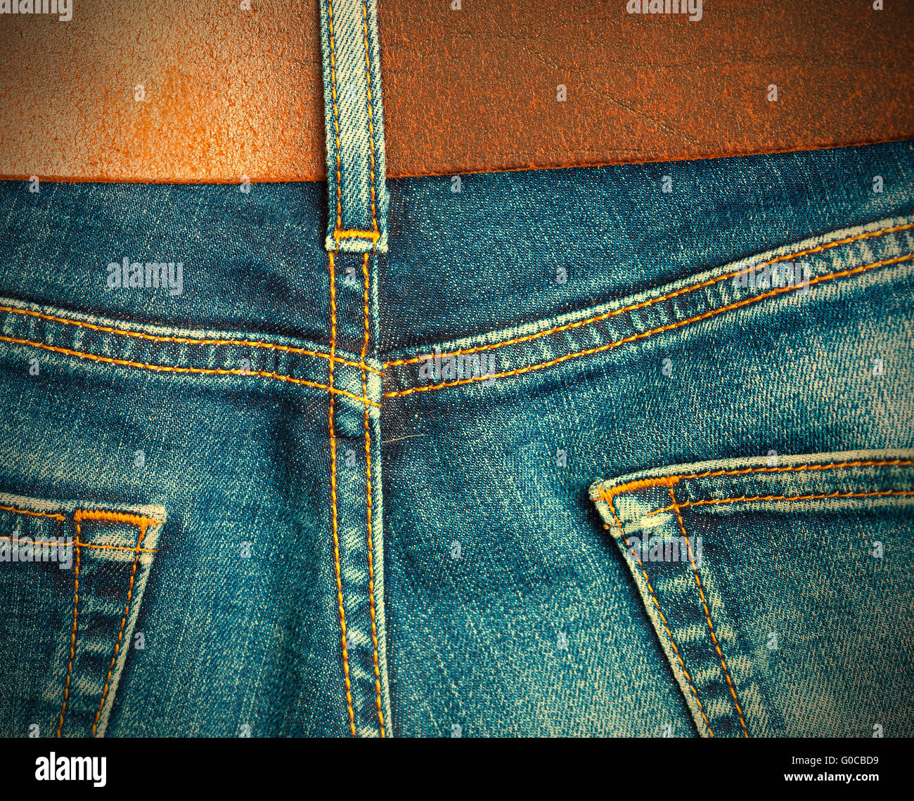 Vintage Jeans mit Nähten und Ledergürtel, p Stockfoto