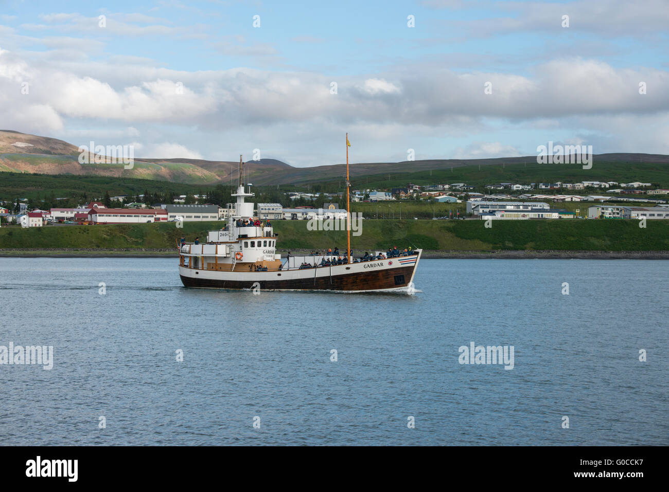 Island, husavik, kleinen Stadt im Norden von Island an den Ufern der Skjalfandi Bay. Whale Watching Boot, gardar. Stockfoto