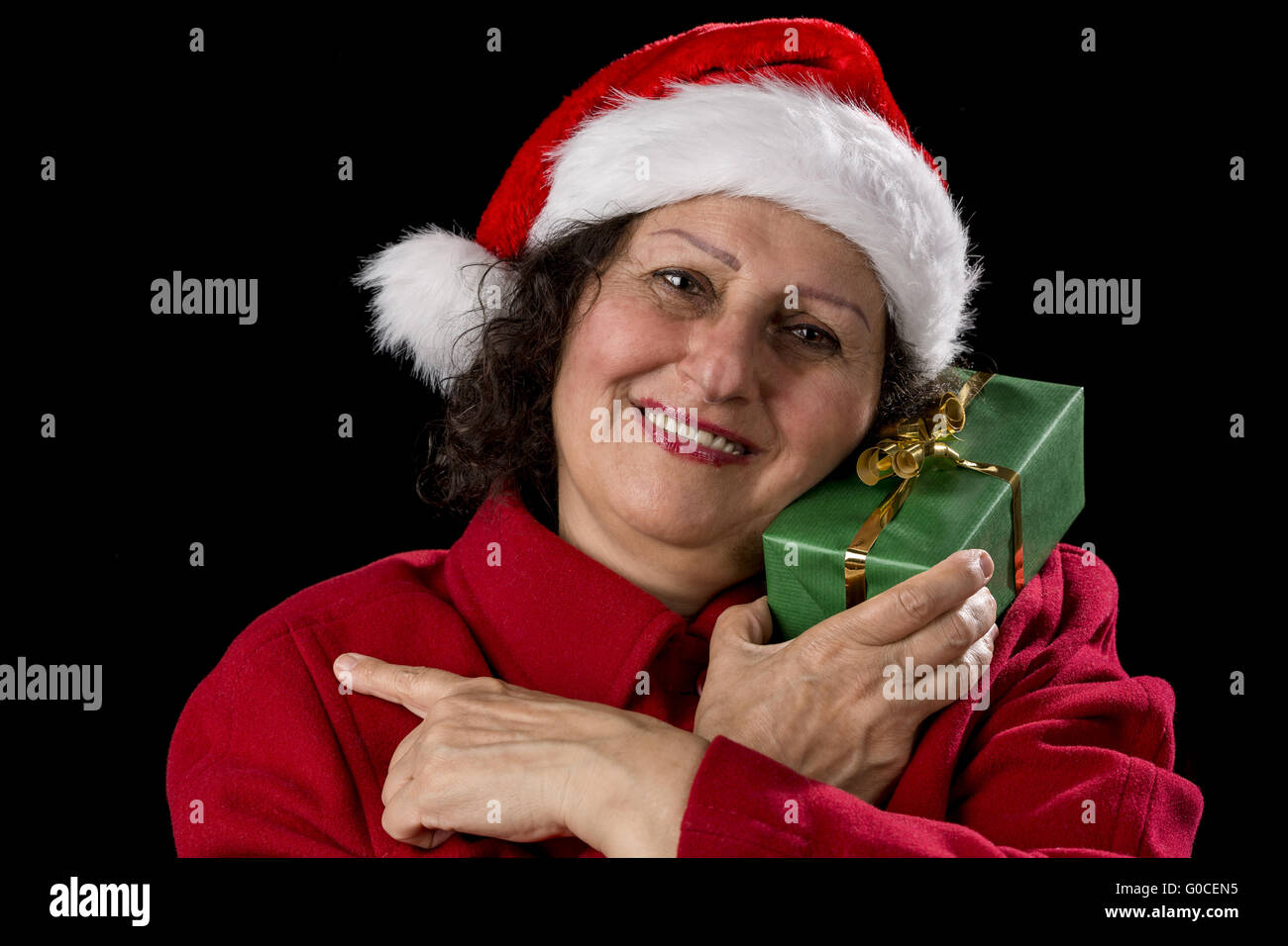Lächelnd weibliche Senior mit roten Weihnachtsmann-Mütze Stockfoto