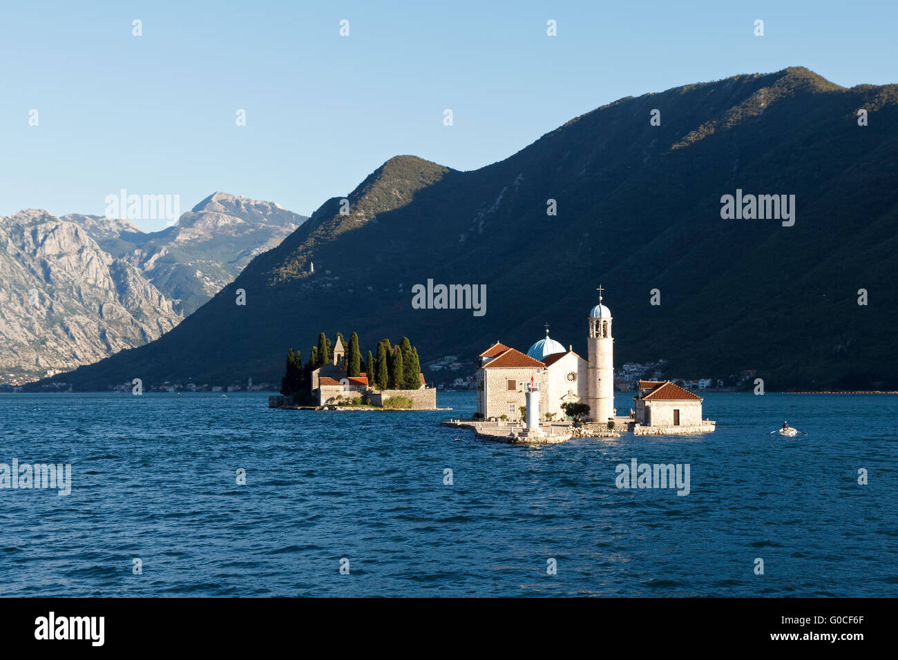 Our Lady of the Rocks (Gospa od Skrpjela) und Insel des Heiligen Georg, Montenegro Stockfoto