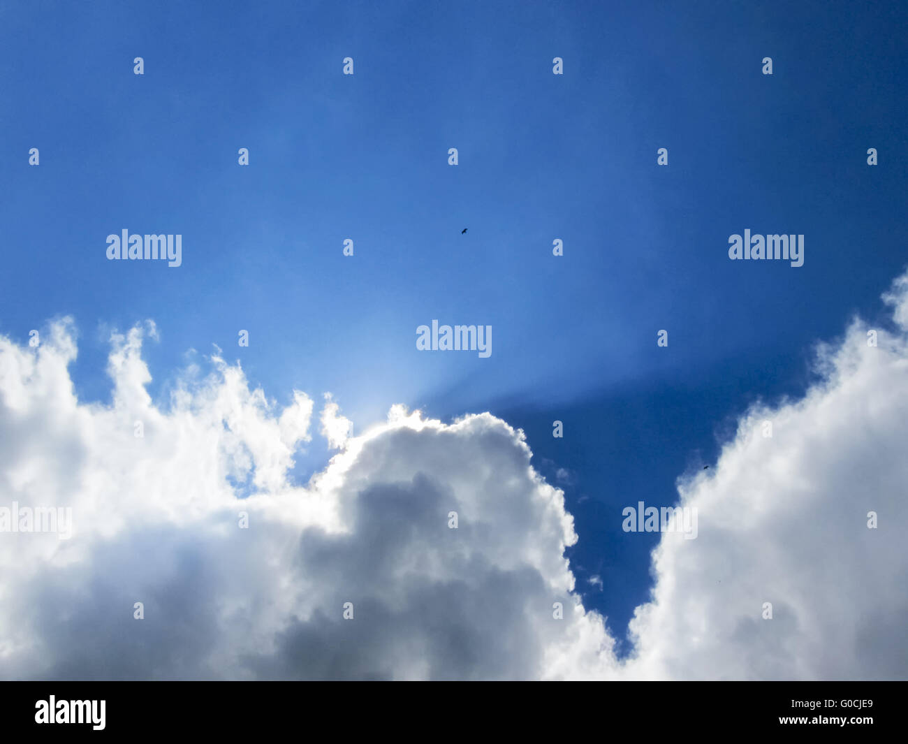 Sun ray aus der Pre Monsun Wolken Stockfoto