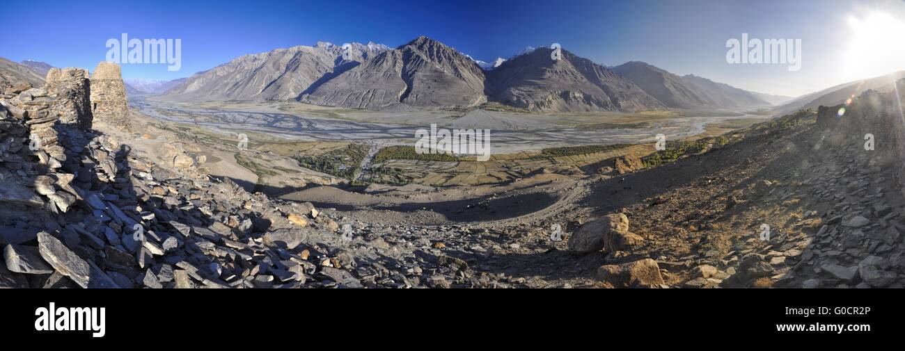 Malerischen Panorama des Tals auf kargen Landschaft in Tadschikistan an sonnigen Tag Stockfoto
