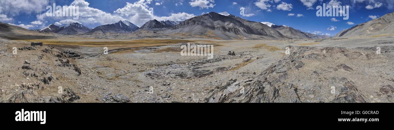 Malerische Panorama der kalten trockenen Landschaft in Tadschikistan an sonnigen Tag Stockfoto