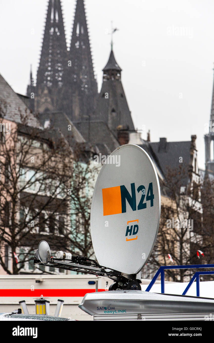 Sat-Antenne eines Fernsehsenders außerhalb Übertragungswagen in Köln, Nachrichtensender N24, Stockfoto