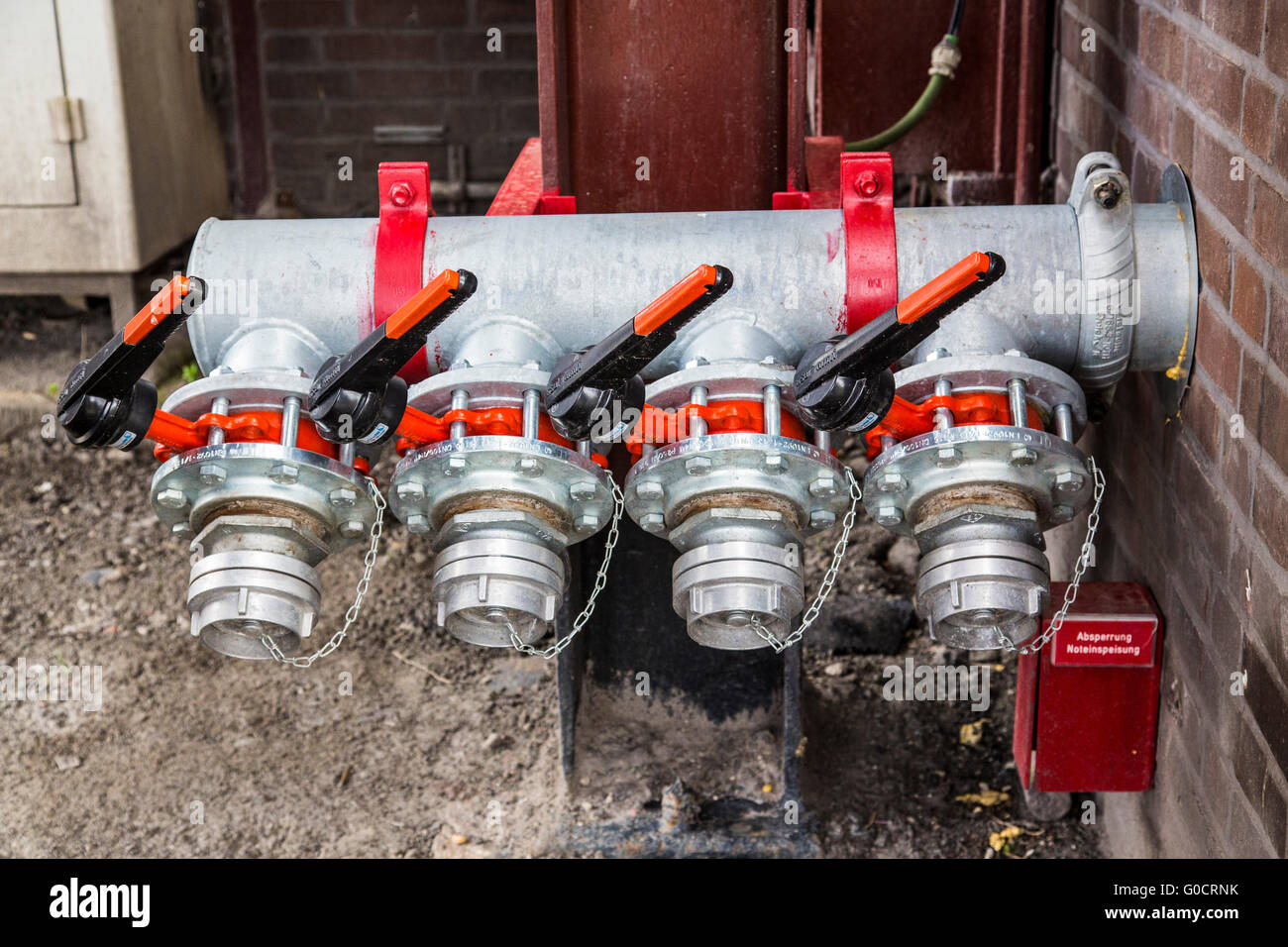 Verbindungen für die Wasserversorgung durch die Feuerwehr, Notfall-Versorgung, Absperrventile, Stockfoto