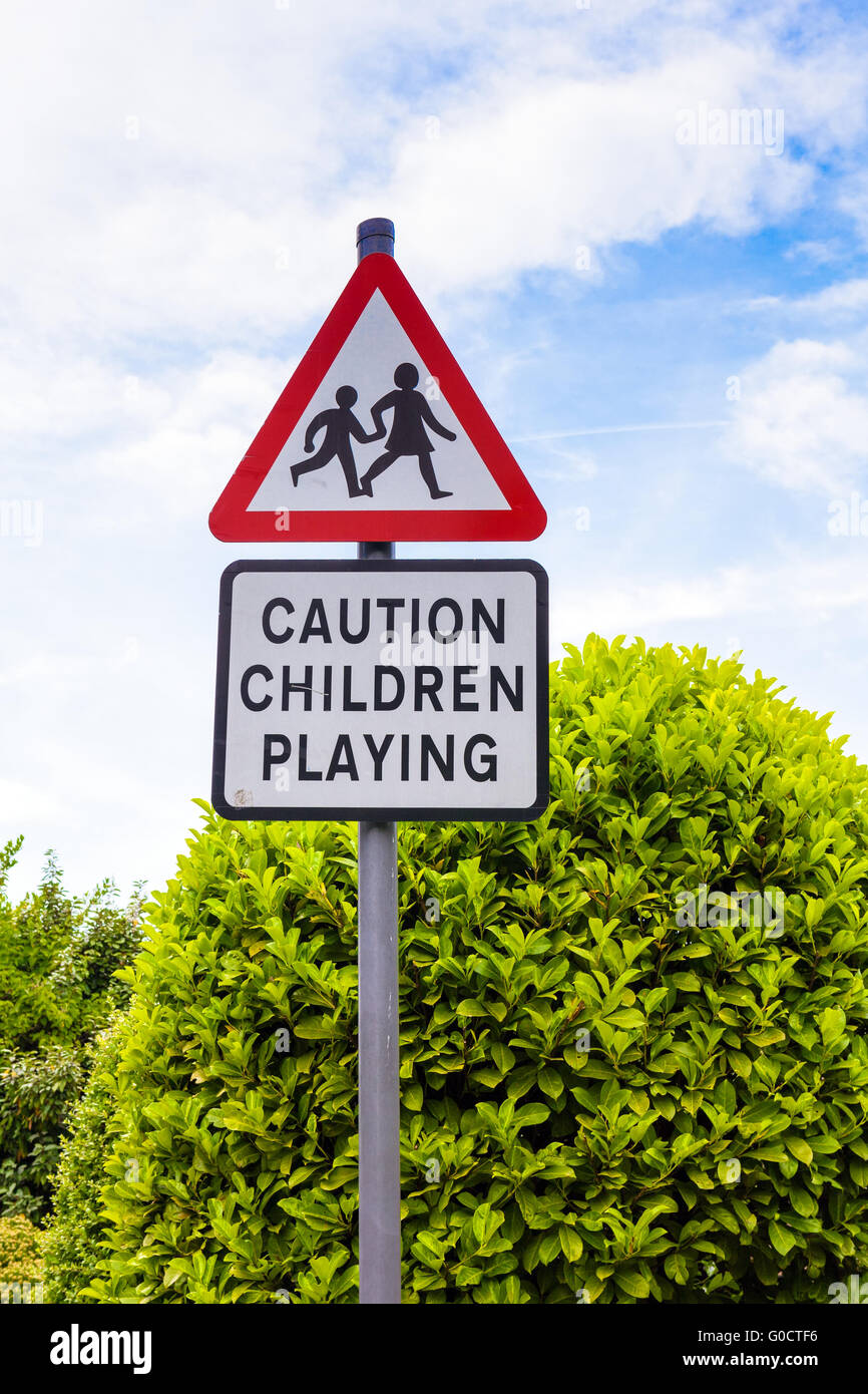 Kinder spielen Zeichen Stockfoto