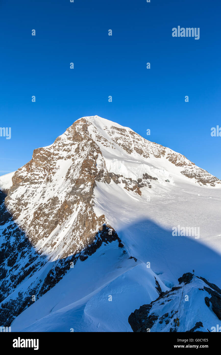 Nahaufnahme des Peak Monch vom Jungfraujoch, auf der Aussichtsplattform des Sphinx-Observatorium, im Berner Oberland, Schweiz. Stockfoto