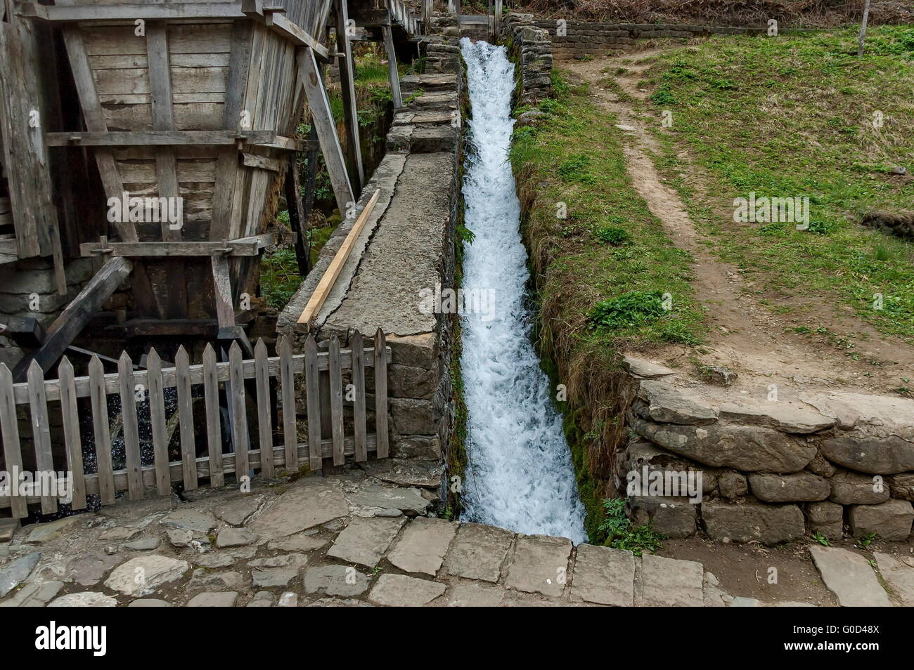Technologie für die Versorgung mit Wasser Getreidemühle mit Wasserkraft, Etar, Gabrovo, Bulgarien Stockfoto