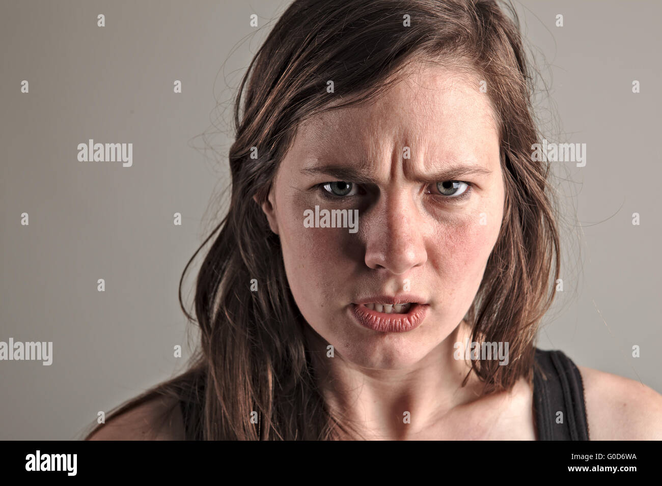 Junge Frau ist wütend Stockfoto