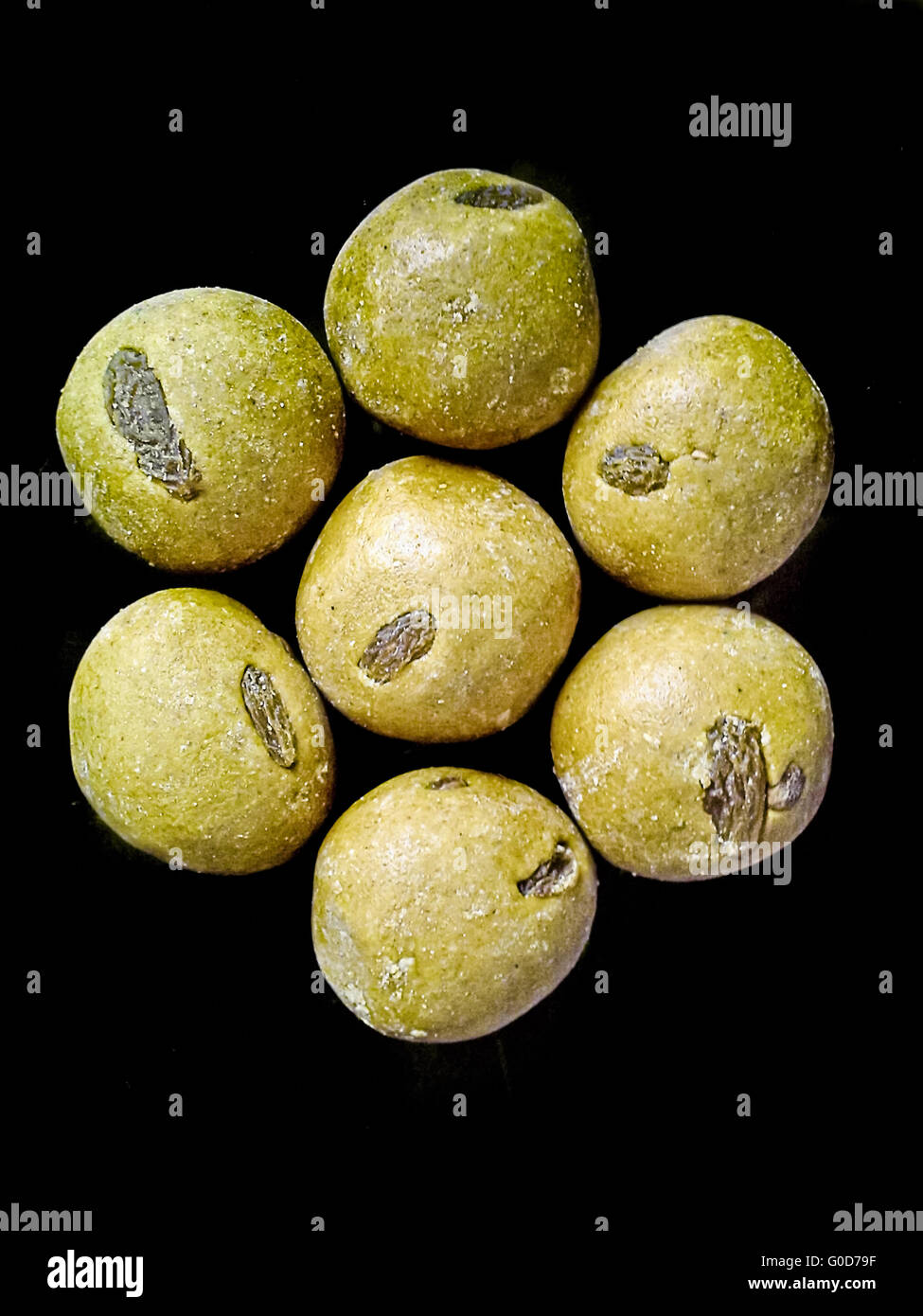 Laddu (im Volksmund Ladu) ein Zuckerbrot Ball zahlreiche Sorten in Indien Stockfoto