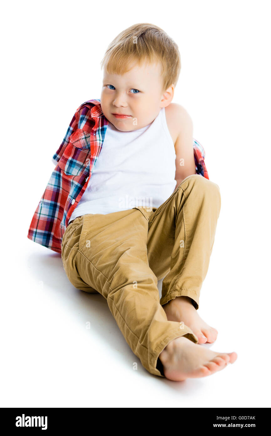 Lustige blauäugige Dreijahres-Boy auf weißem Hintergrund Stockfoto