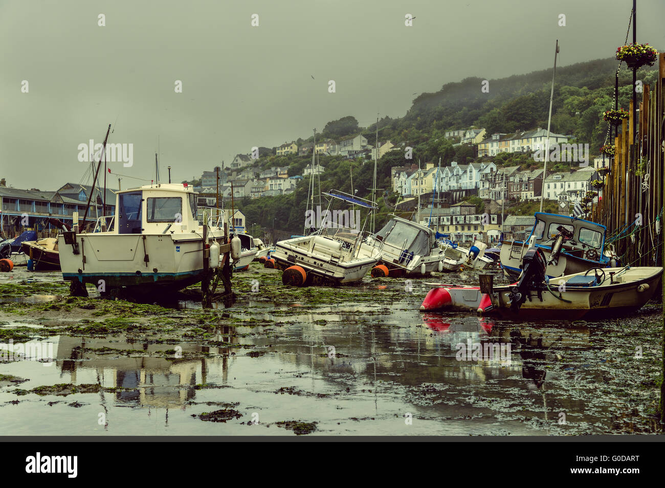 Ebbe in den Hafen von Looe Stockfoto