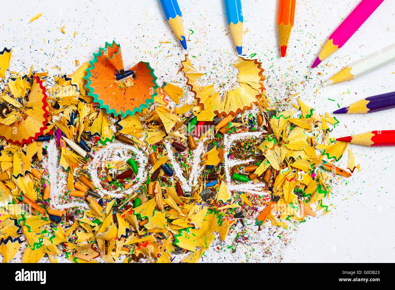 Das Wort Liebe auf das Hintergrund-Bleistift-Späne Stockfoto