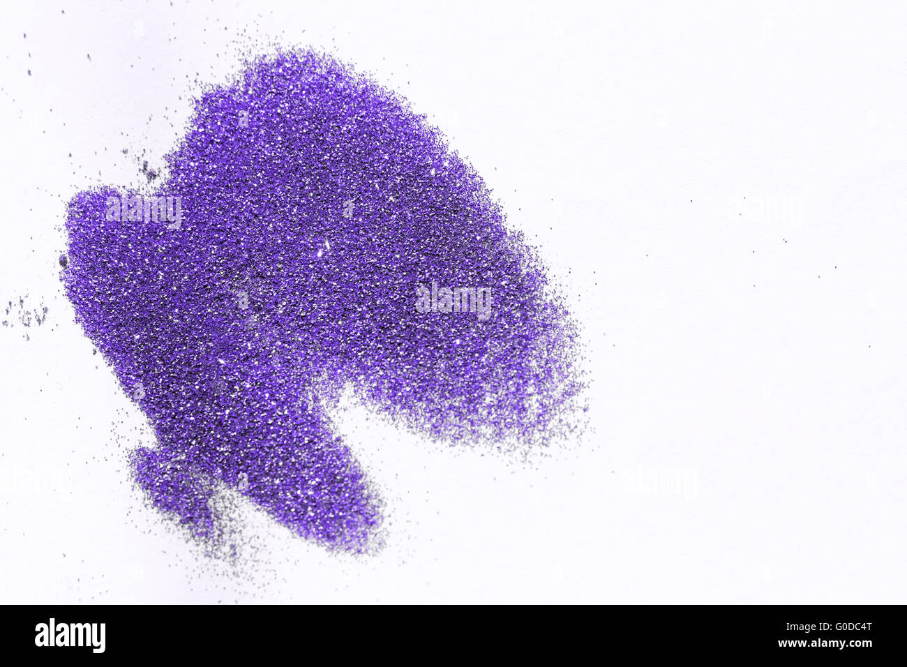 Lila Glitzer auf hellem Hintergrund - Makrofoto Stockfoto