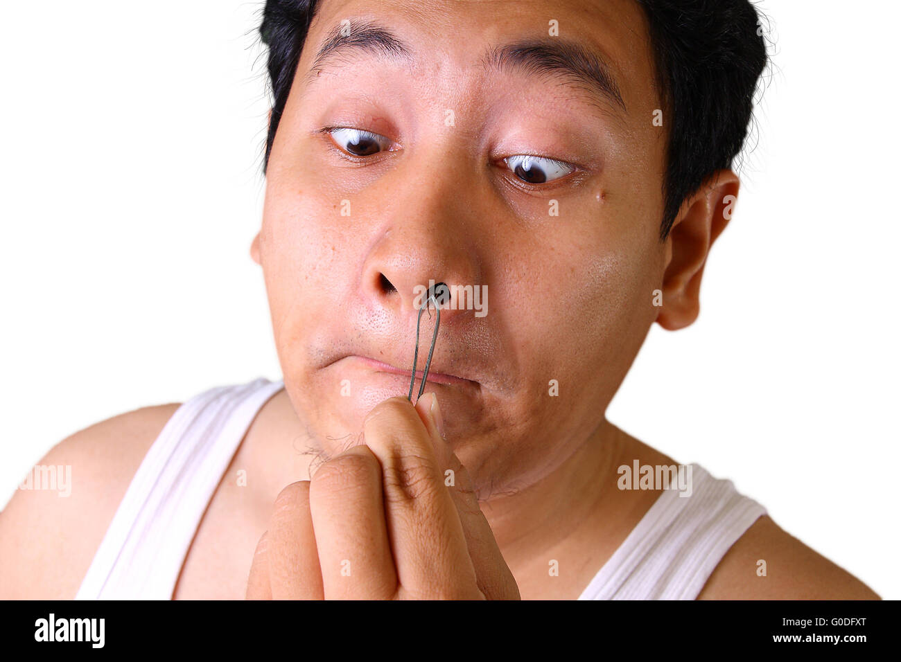Junge asiatische Mann seine Haare in der Nase ziehen Stockfoto