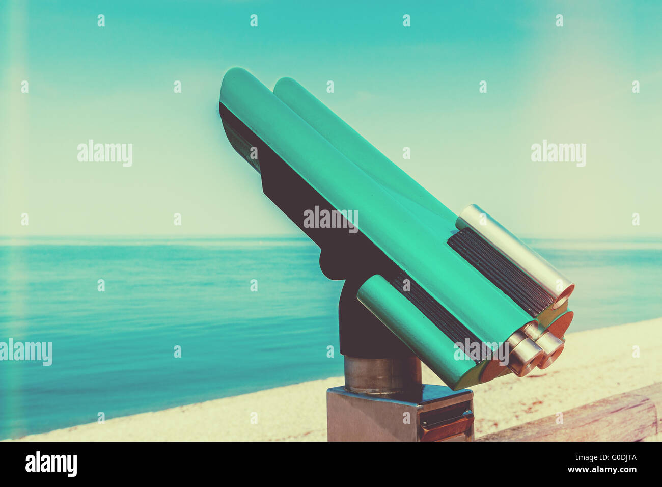 Öffentliche-Teleskop am Meer mit Instagram-Look ein Stockfoto