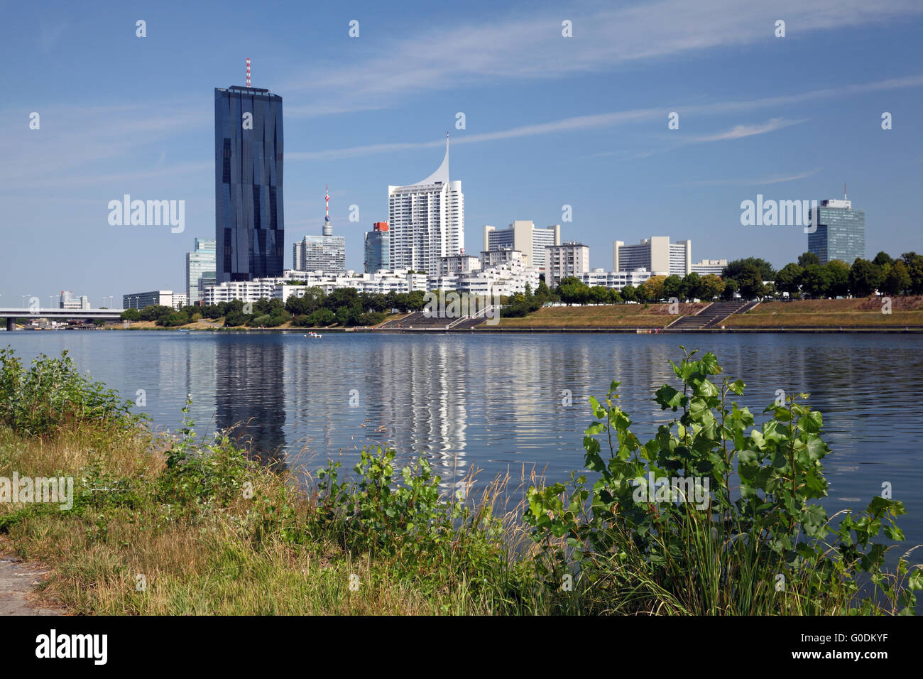 Blick auf Donau City Wien mit DC Tower 1 Stockfoto