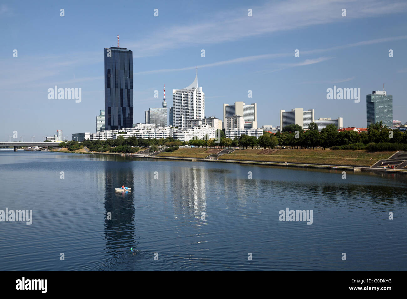 Blick auf Donau City Wien mit DC Tower 1 Stockfoto