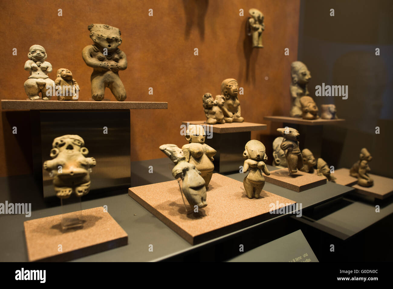 MEXIKO-STADT, Mexiko – das Nationalmuseum für Anthropologie zeigt bedeutende archäologische und anthropologische Artefakte aus dem präkolumbianischen Erbe Mexikos, einschließlich seiner aztekischen und indigenen Kulturen. Stockfoto