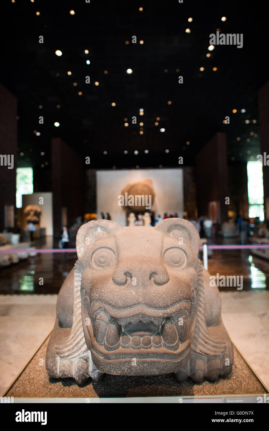 Nationalmuseum für Anthropologie Aztekenarteken Mexiko-Stadt // MEXIKO-STADT, MEXIKO-das Nationalmuseum für Anthropologie zeigt bedeutende archäologische und anthropologische Artefakte aus dem präkolumbianischen Erbe Mexikos, einschließlich seiner aztekischen und indigenen Kulturen. Stockfoto