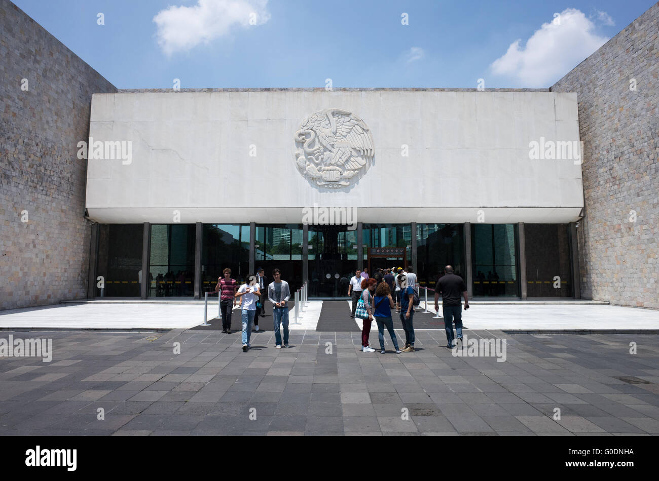 Mexiko-Stadt, Mexiko - The National Museum of Anthropology Vitrinen bedeutende archäologische und anthropologische Artefakte aus der mexikanischen präkolumbischen Erbes, einschließlich der Azteken und indiginous Kulturen. Stockfoto