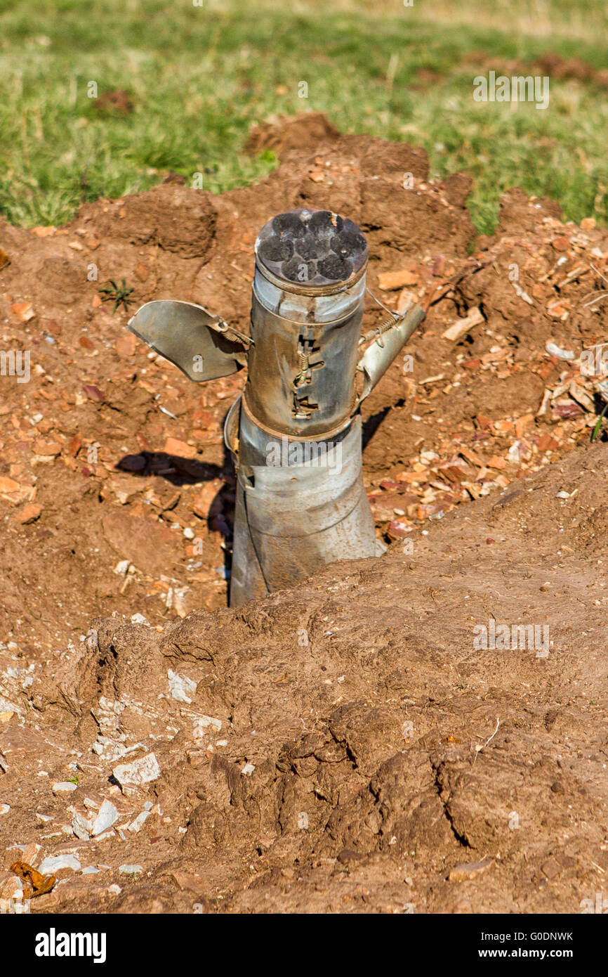 Blindgänger von Rocket Launchers Mehrfachabschlüsse in Donezk Stockfoto